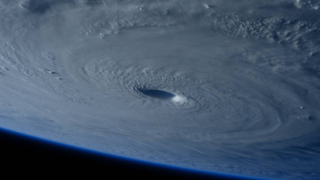 宇宙から見た台風NASA